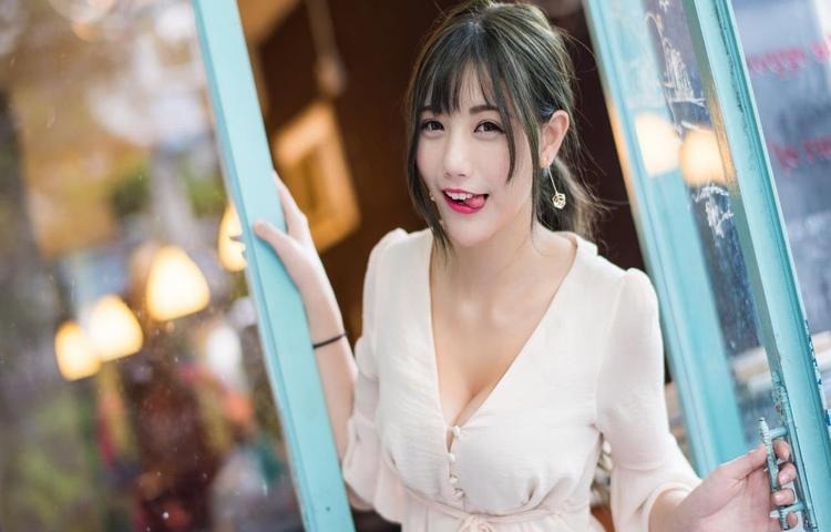 健康组合的家庭餐桌应用