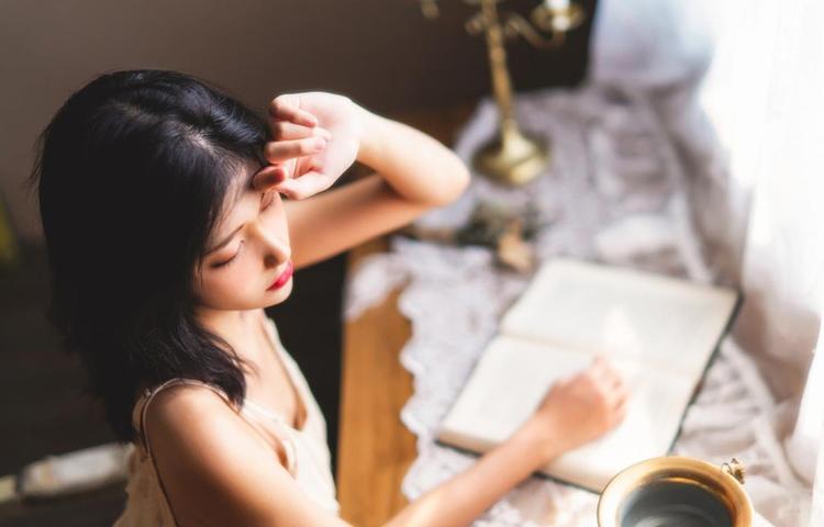 如何使用搜索功能查找剧集
